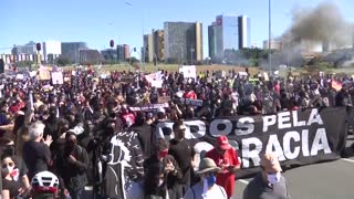 Brasileños marchan a favor y contra Bolsonaro en medio de pandemia