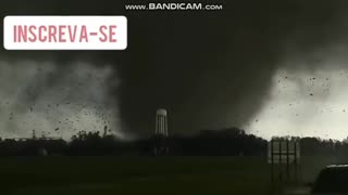 THE BIGGEST TORNADO EVER REGISTERED ON VIDEO SCARY