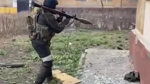 Chechen forces storming the building in Rubizhne of the Luhansk People's Republic