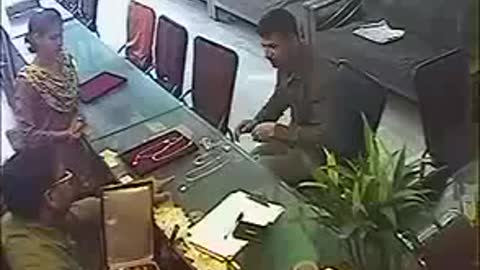 Smart Thief caught on CC Camera