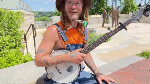 Amazing banjo busker in Chattanooga Tennessee