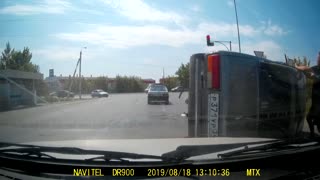 Dashcam Captures Two Cars Harshly Colliding