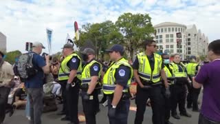 Police begin arresting climate protestors that blocked an intersection by the Capitol building