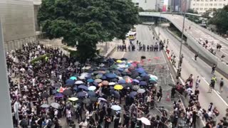 Miles de manifestantes toman Hong Kong, que pospone lectura de polémica ley