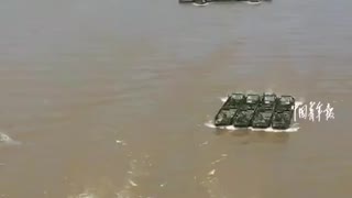 CHINA China Military allegedly erecting a 1,000-meter-long floating bridge over River.